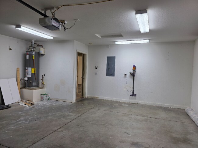 Building Photo - 2940 Trinity Peak