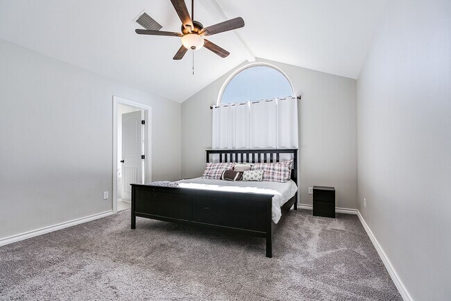 Building Photo - COMING APRIL 2026 - Beautiful Home in Buffalo Heights!