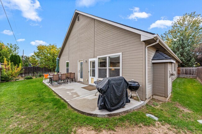 Building Photo - 11116 W Wild Iris St