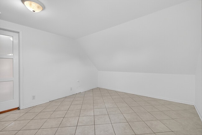 Building Photo - 1657 N Harding Ave