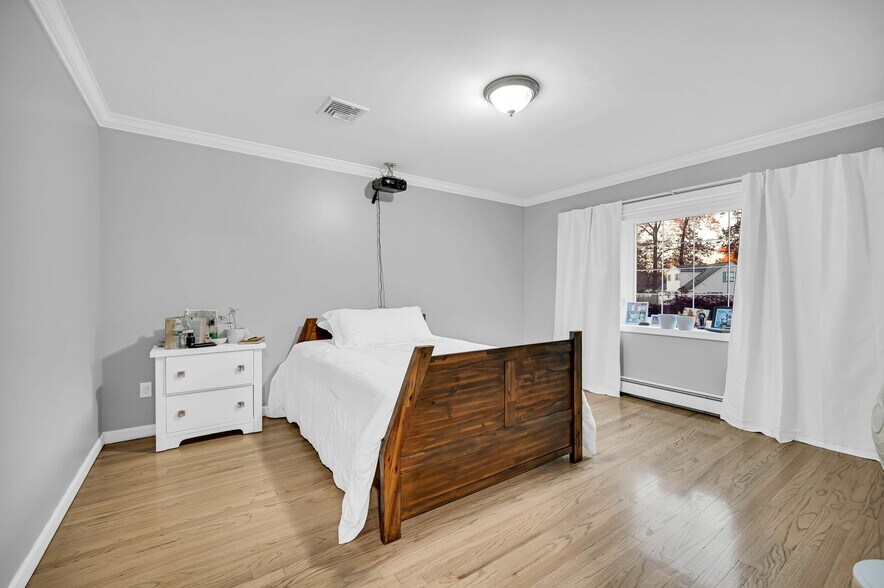 Building Photo - 15 Sweetwood Ct