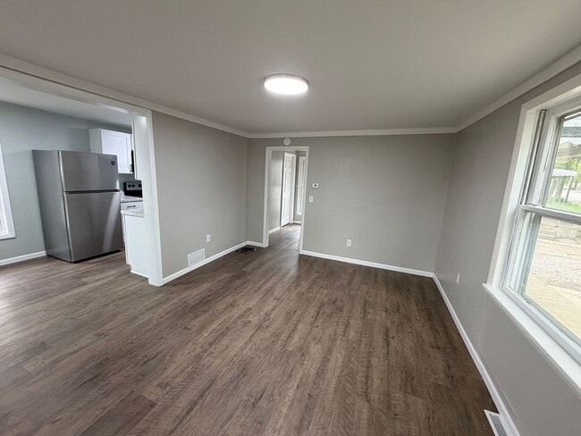 Building Photo - 3 bedroom house