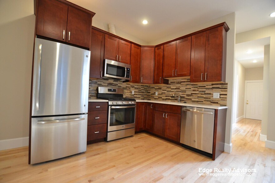 Building Photo - 43 Pratt St