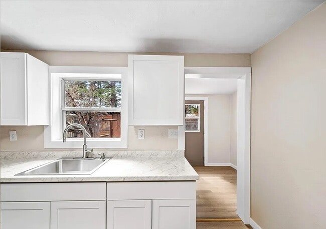 Building Photo - 2221 Curry Ln