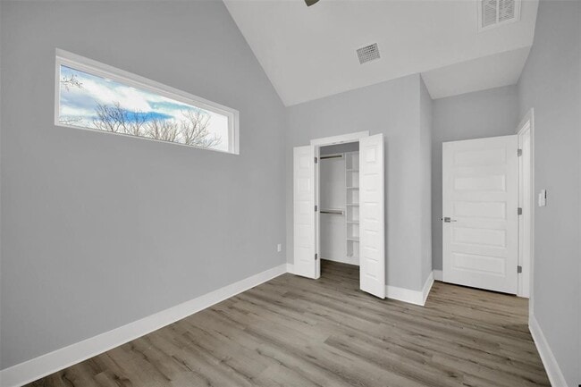 Building Photo - 1104 Begonia Terrace