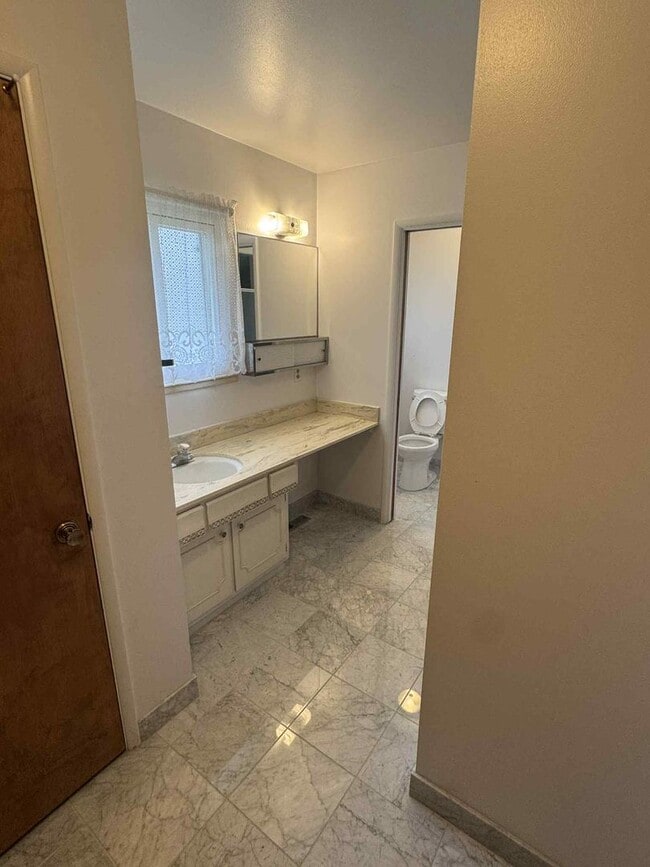 Building Photo - Charming 3-Bedroom, 2-Bathroom Home in Mat...