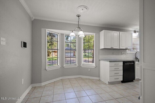 Building Photo - 36 Pebble Hill Dr