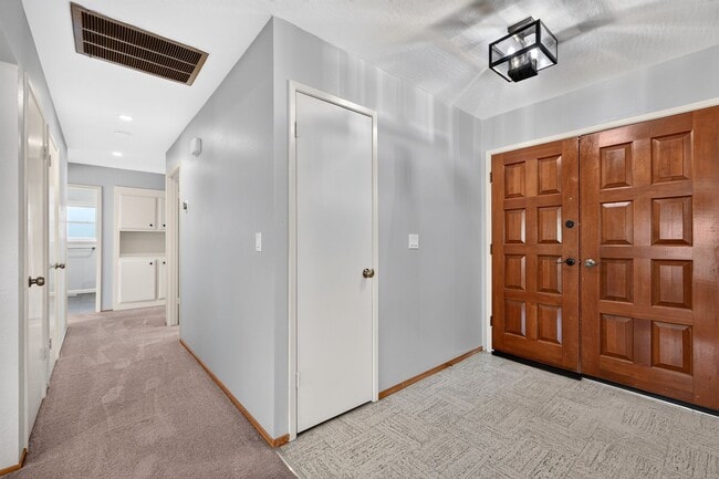 Building Photo - Beautifully Updated Single-Story 4BR Ranch with Designer Finishes & Spacious Fenced Yard!