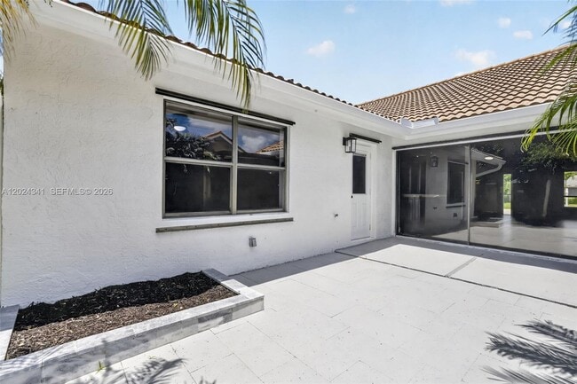 Building Photo - 9654 Sun Pointe Dr