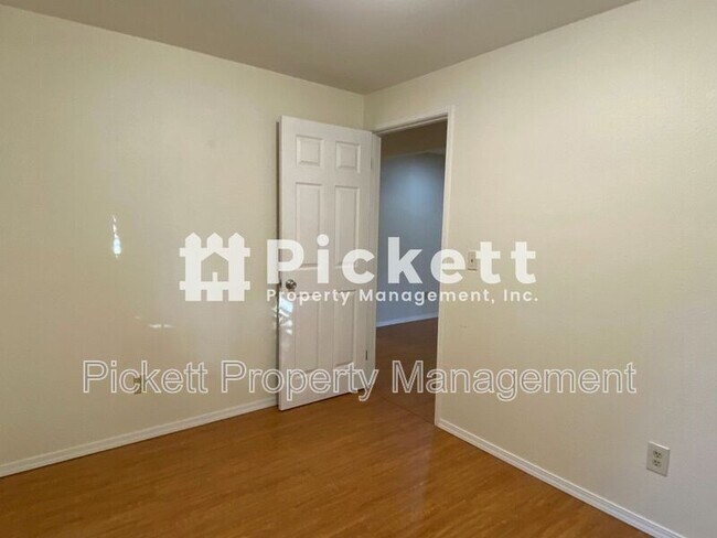 Building Photo - 7293 Pheasant Cir NE