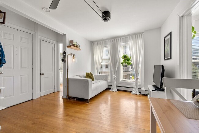 Building Photo - 84 Savin Hill Ave