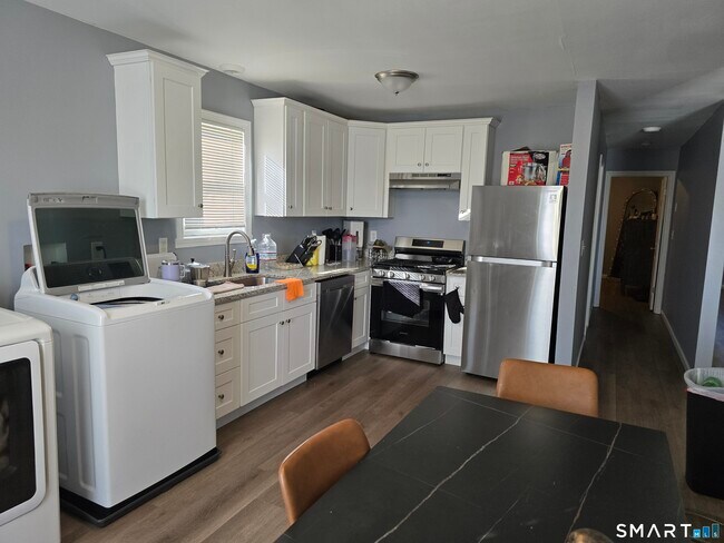 Building Photo - 90 Bond St