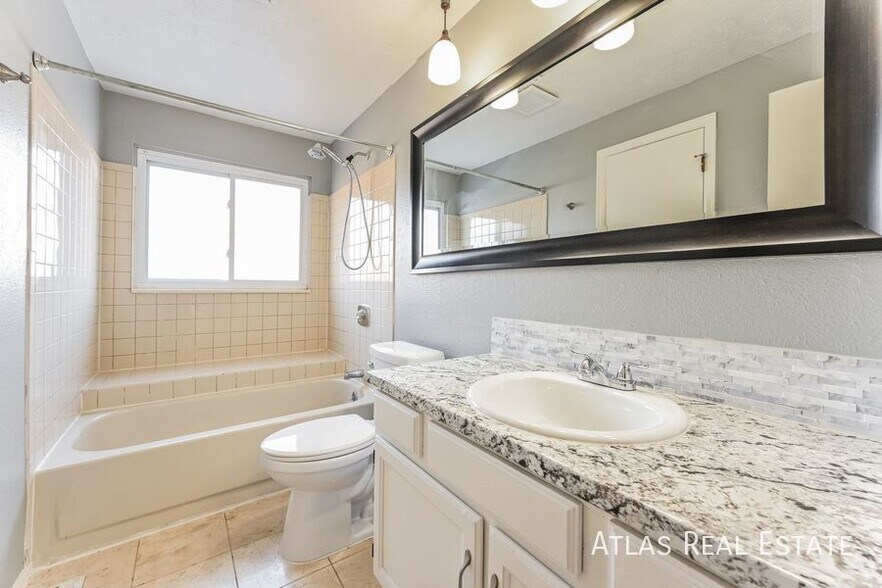 Building Photo - 6111 S Tabor St