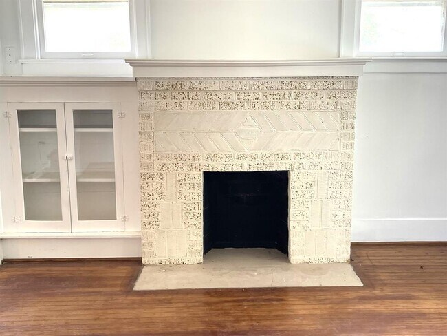 Building Photo - 107 Sinclair St
