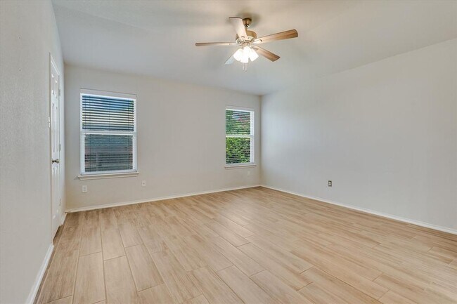 Building Photo - 1213 Hensley Dr
