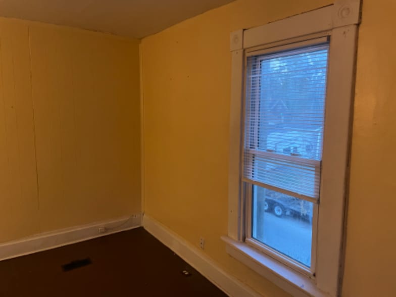 Building Photo - 2904 E 6th Ave