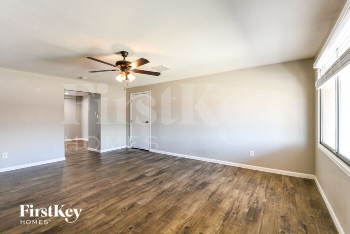 Building Photo - 3755 E Pershing Ave