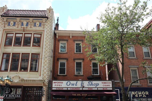 Building Photo - 268 College St