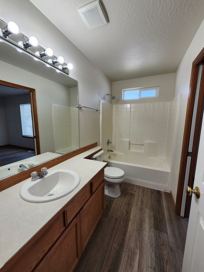 Building Photo - 7815 Deschutes Dr