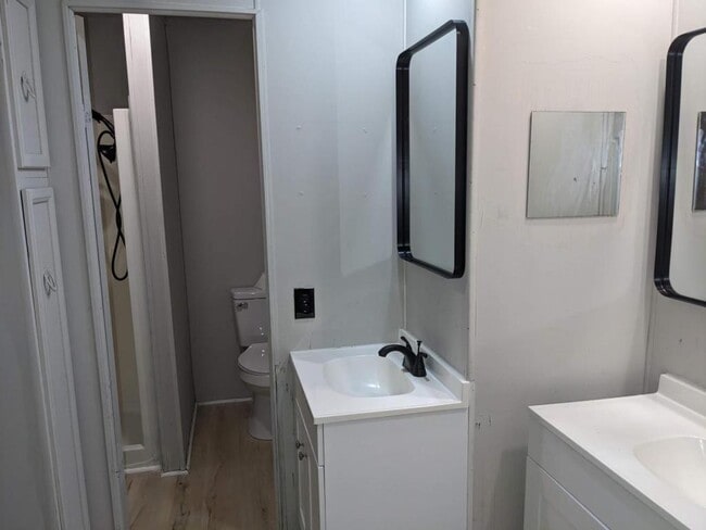 Building Photo - 12100 Lullingstone Rd