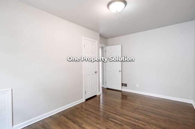 Building Photo - 5043 Washington St