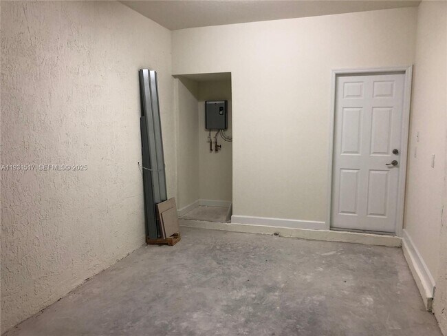 Building Photo - 105 SE 33rd Terrace