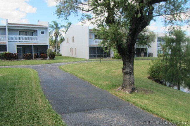 Building Photo - 1517 Woodbridge Lakes Cir