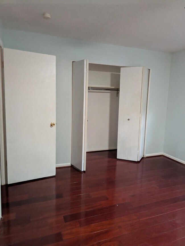 Building Photo - 24 Bristow Ct