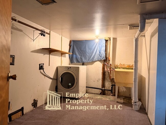 Building Photo - 537 NE Winchester St