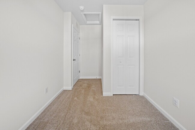 Building Photo - 375 Tumblers Wy