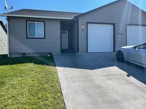 Building Photo - 1013 N Pierce Dr