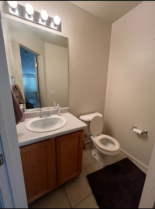 Building Photo - 457 W 91st Cir