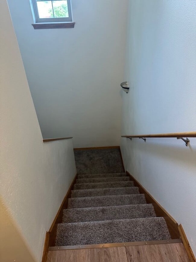 Building Photo - 3 bedroom Upscale home Mid town