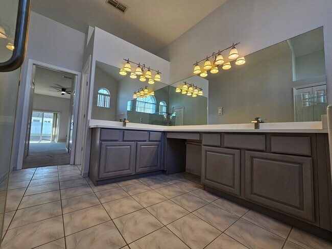 Building Photo - 6506 Canterlea Dr