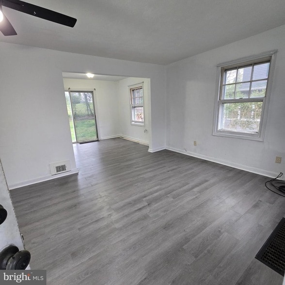 Building Photo - 21676 N Essex Dr