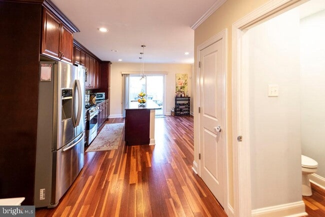 Building Photo - 2107 Carpenter St