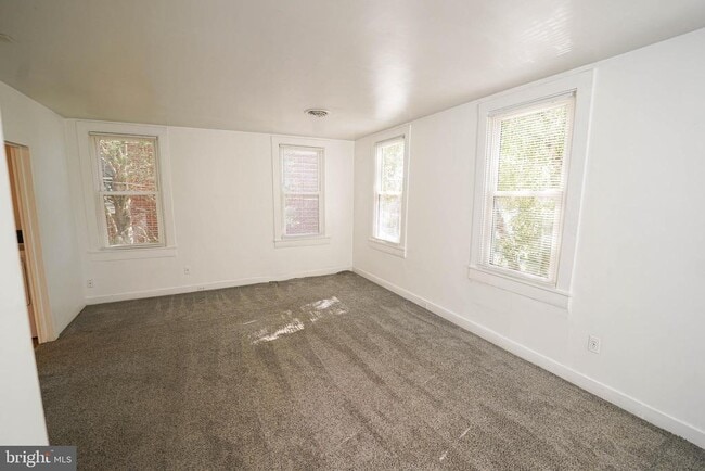 Building Photo - 611 Locust St
