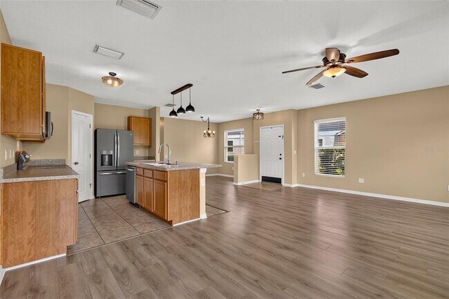 Building Photo - 817 Ashentree Dr