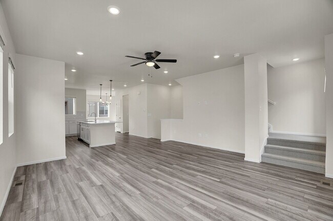Building Photo - $3,330.95 with $300 off the first month's Rent - 4 Bedrooms, 3.5 Bathrooms, Townhouse in Broomfie...