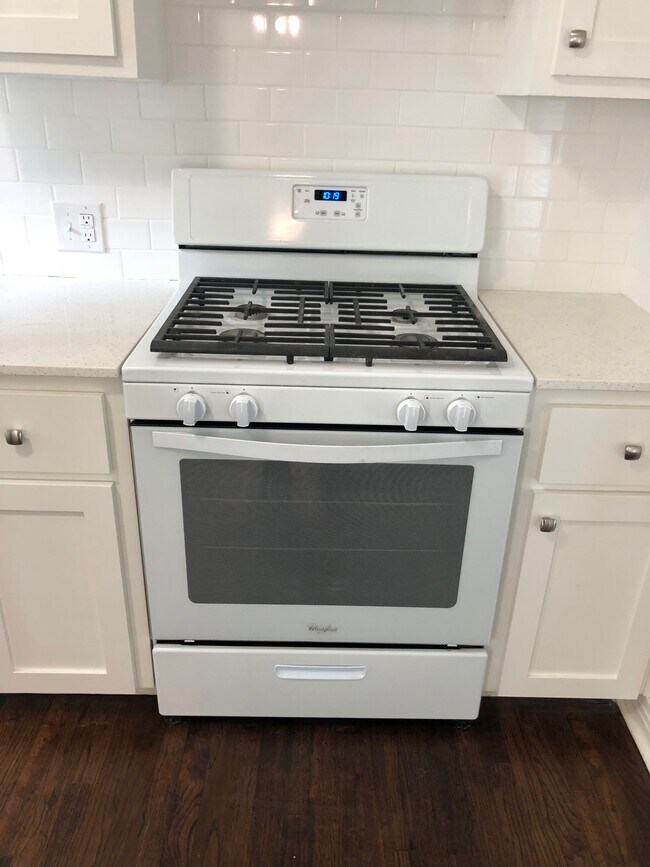 Building Photo - 6017 Sheridan Ave