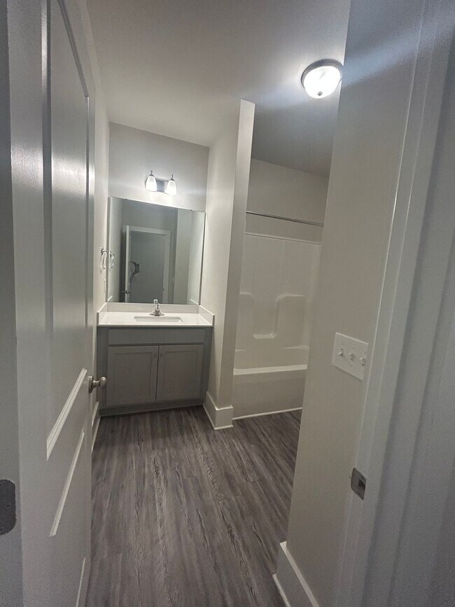 Building Photo - LIMITED TIME DEAL! $350 OFF FIRST MONTH RENT