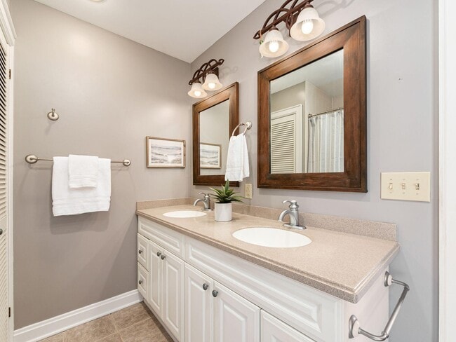 Building Photo - 781 Bruck St