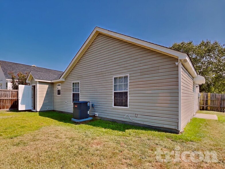 Building Photo - 257 Double Eagle Cir