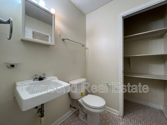 Building Photo - 236 Ramona Dr