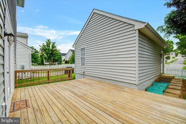 Building Photo - 240 Davis St