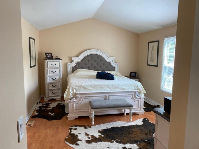 Building Photo - 950 Sweetflower Dr