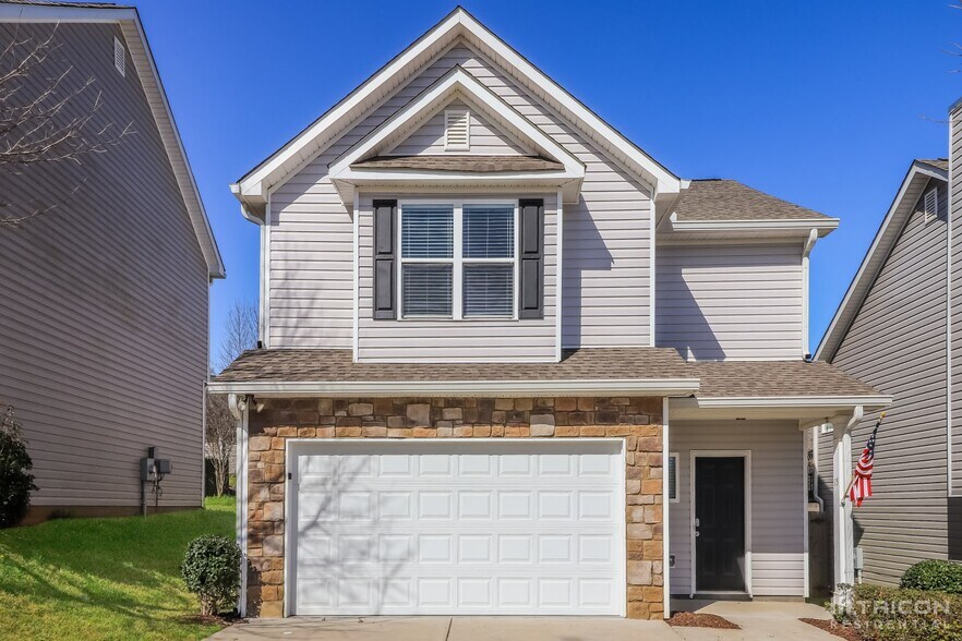 Primary Photo - 15 Oakbrook Dr