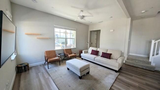 Building Photo - Pleasanton 4 Bed / 3 Bath, Top Rated Schools, Solar