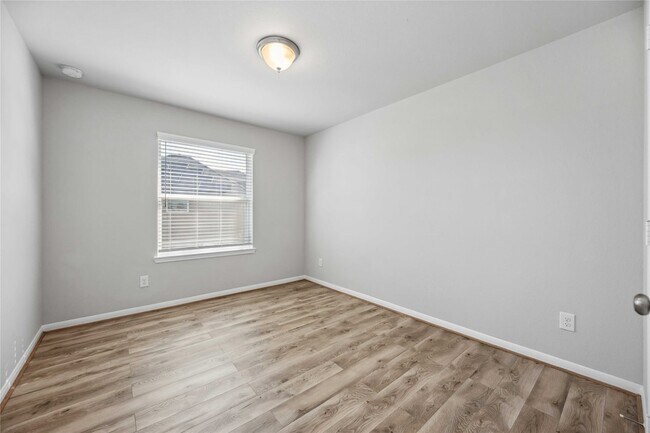 Building Photo - 5914 Prince Pl Dr