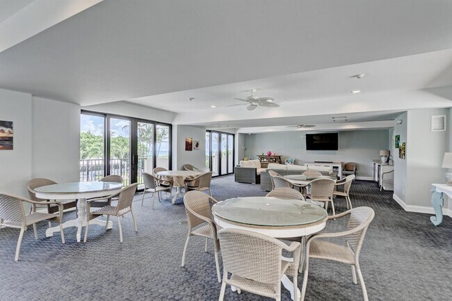 Building Photo - 145 S Ocean Ave